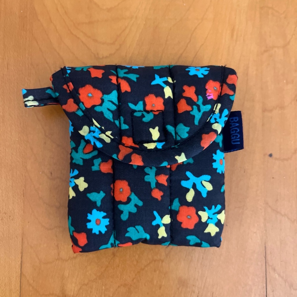 BAGGU puffy AirPod case in Calico Floral
